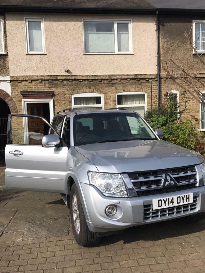 Lovely Three Bedroomed House, Parking 2 Cars Лондон Екстериор снимка
